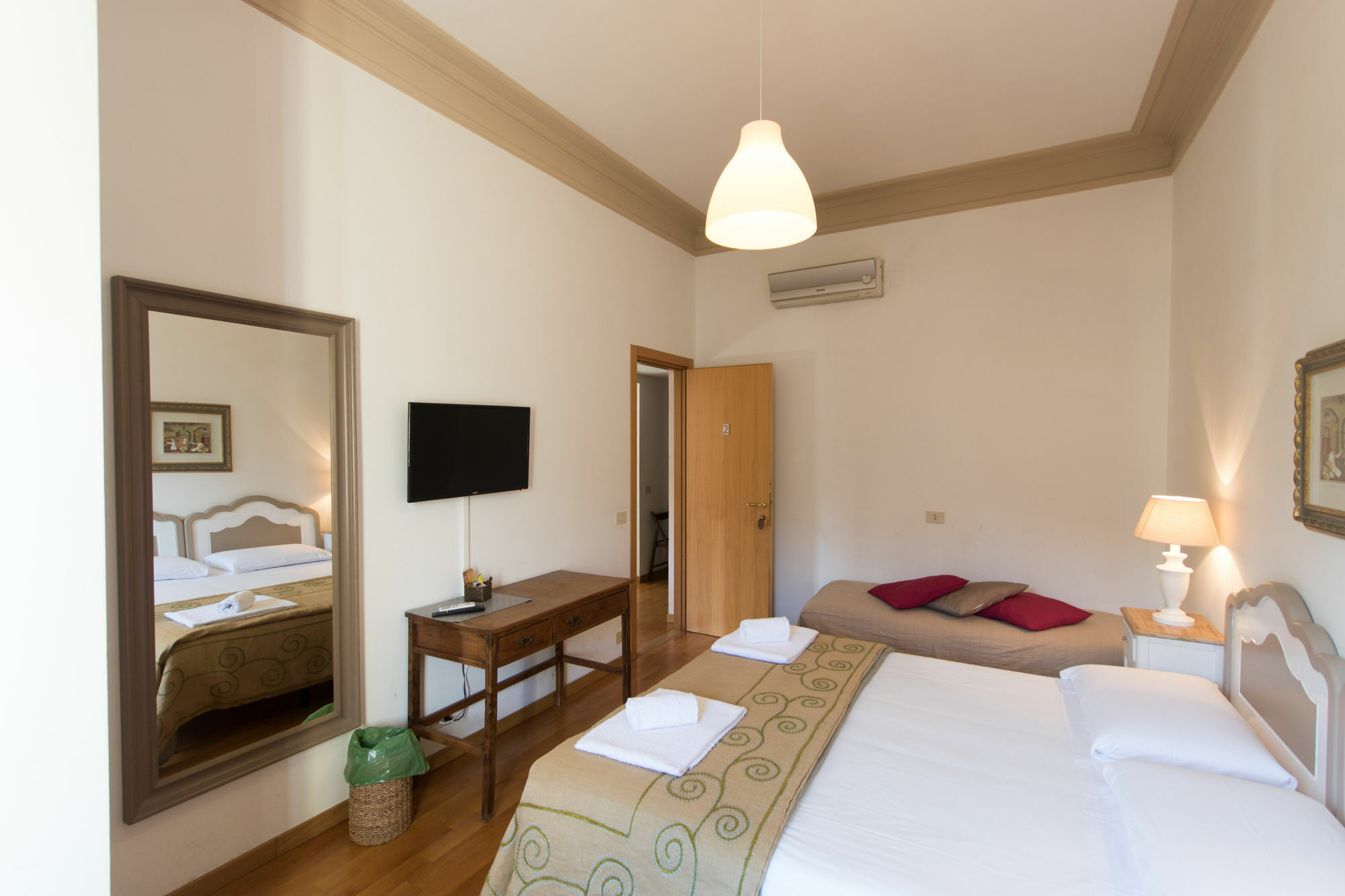 רומא Le Suites Di Tevere Home מראה חיצוני תמונה