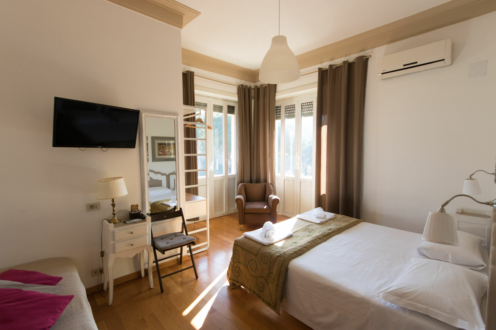 רומא Le Suites Di Tevere Home מראה חיצוני תמונה